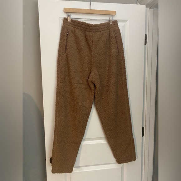NWT SKIMS Teddy Joggers Sherpa Size Large - Picture 6 of 9